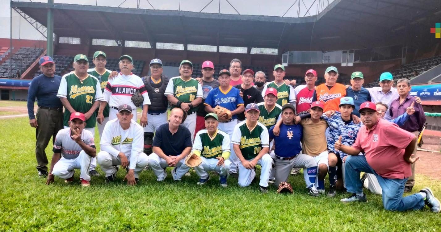 Deportivo Álamos derrota a Familia Bello en campeonato de beisbol de veteranos
