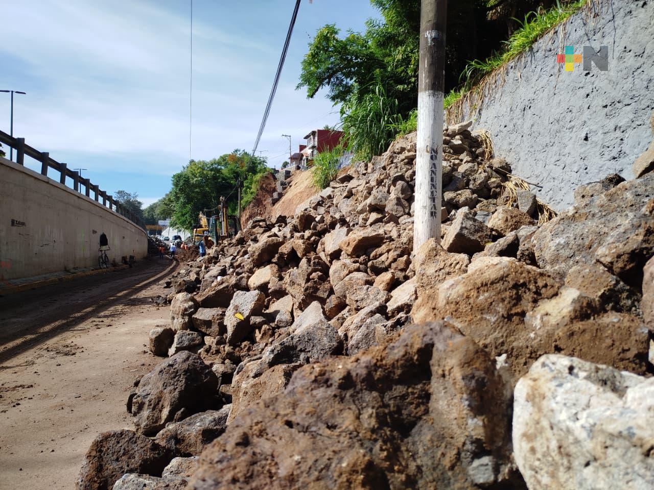 Reparan derrumbe de muro de contención en Ruiz Cortines, en Xalapa