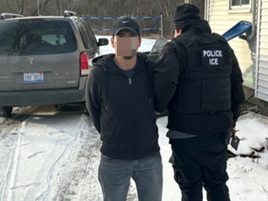 Trump firma orden que acaba con la libertad sin fianza