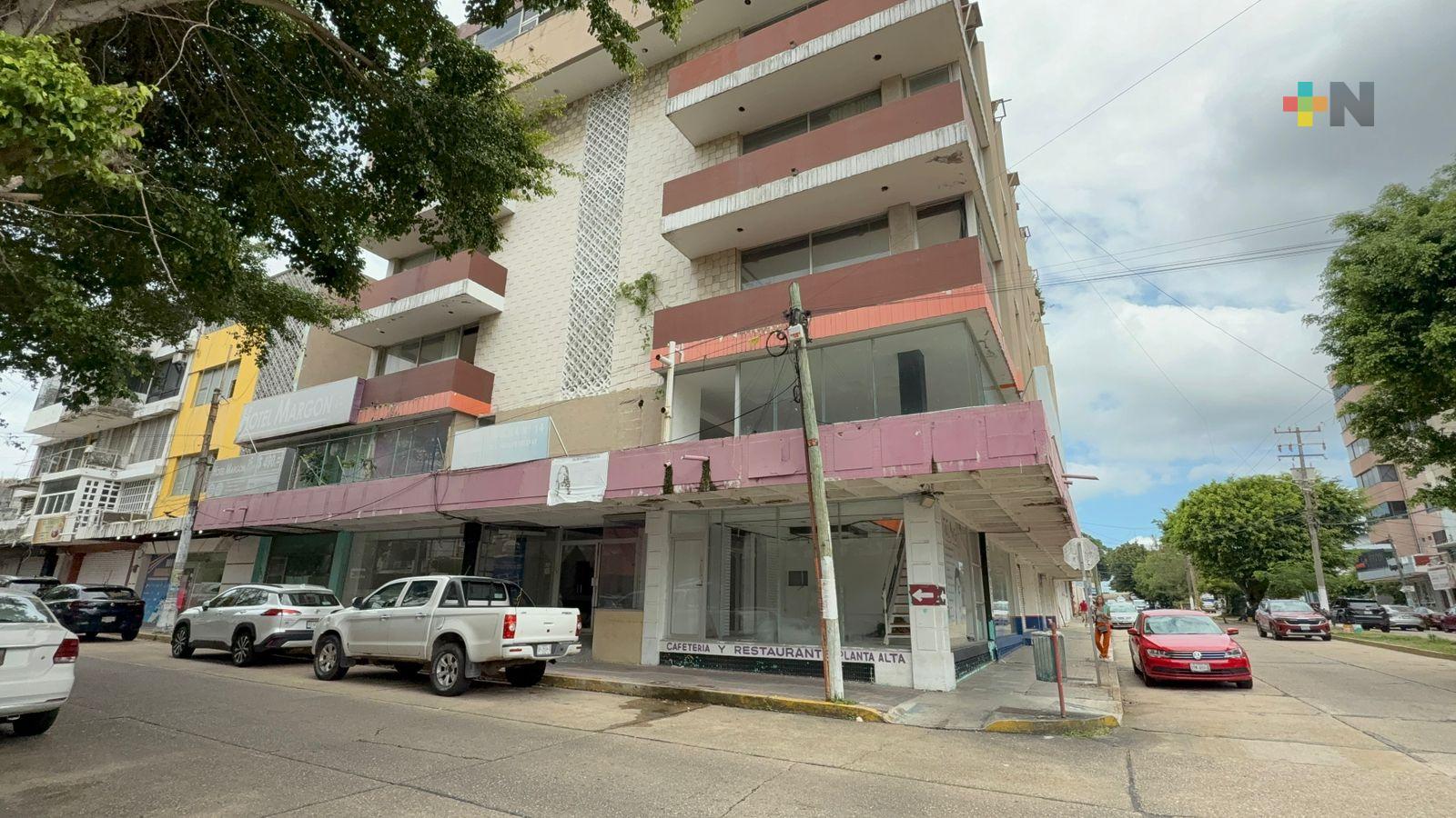 Vecinos de Coatza piden clausura de edificio abandonado