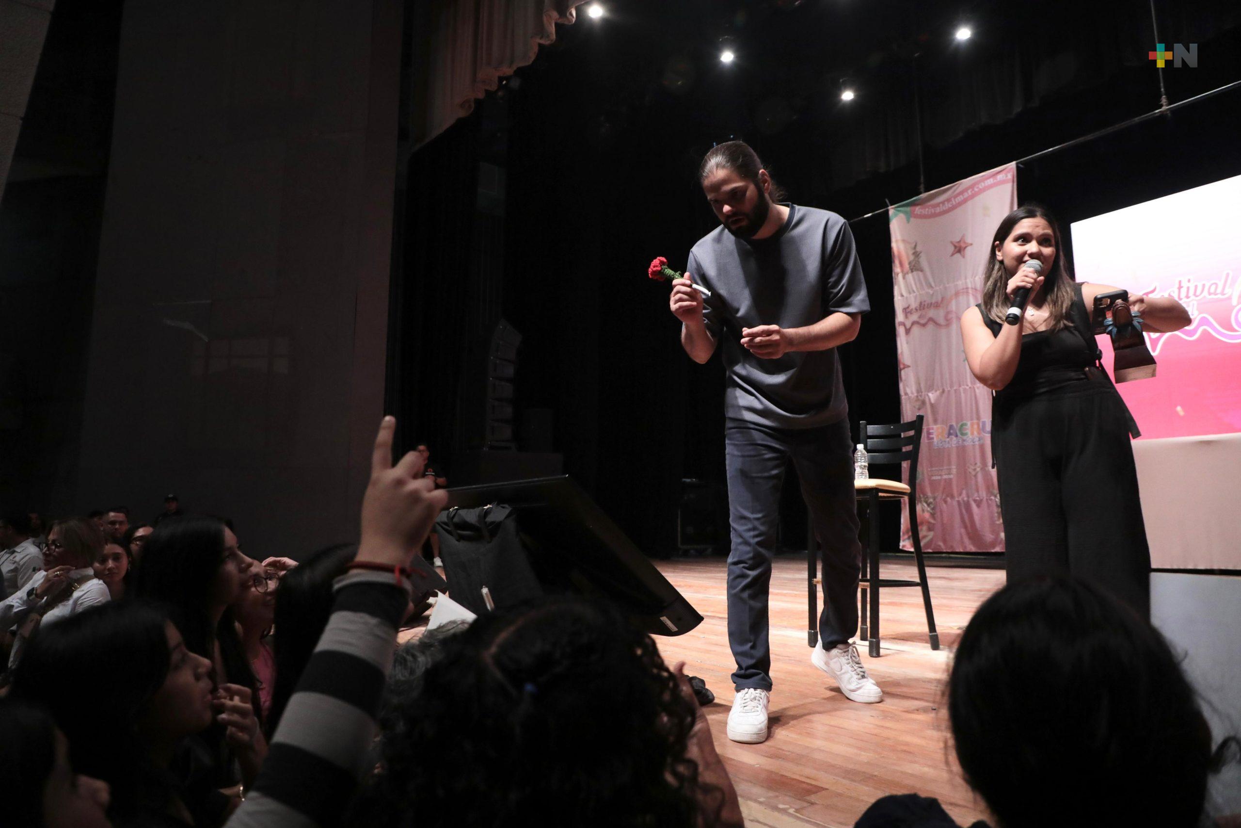Farid Dieck comparte emotivo mensaje previo a su conferencia en Coatzacoalcos