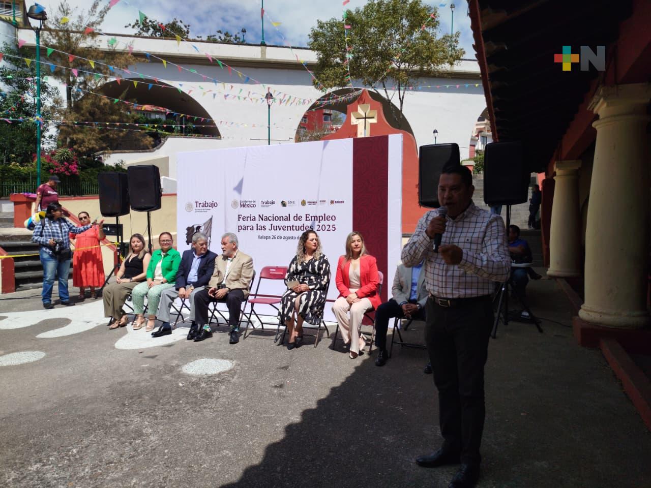 Feria del empleo juvenil en Xalapa