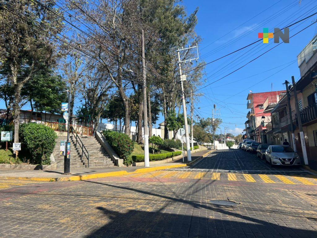 Cielo despejado a medio nublado,  probabilidad de lluvias y tormentas por la tarde noche