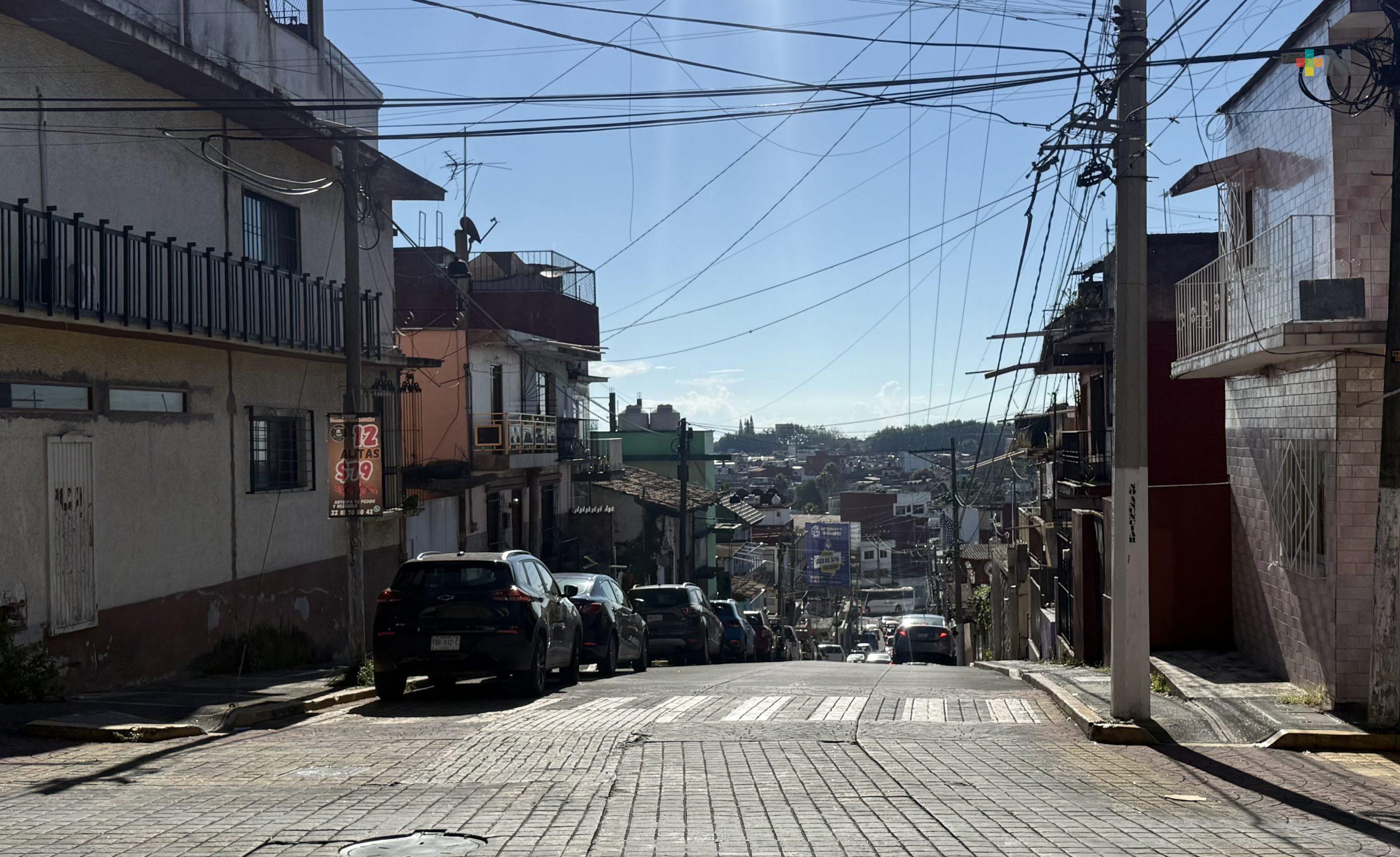 Cielo despejado a medio nublado con probabilidad de lluvias y tormentas aisladas por la tarde noche