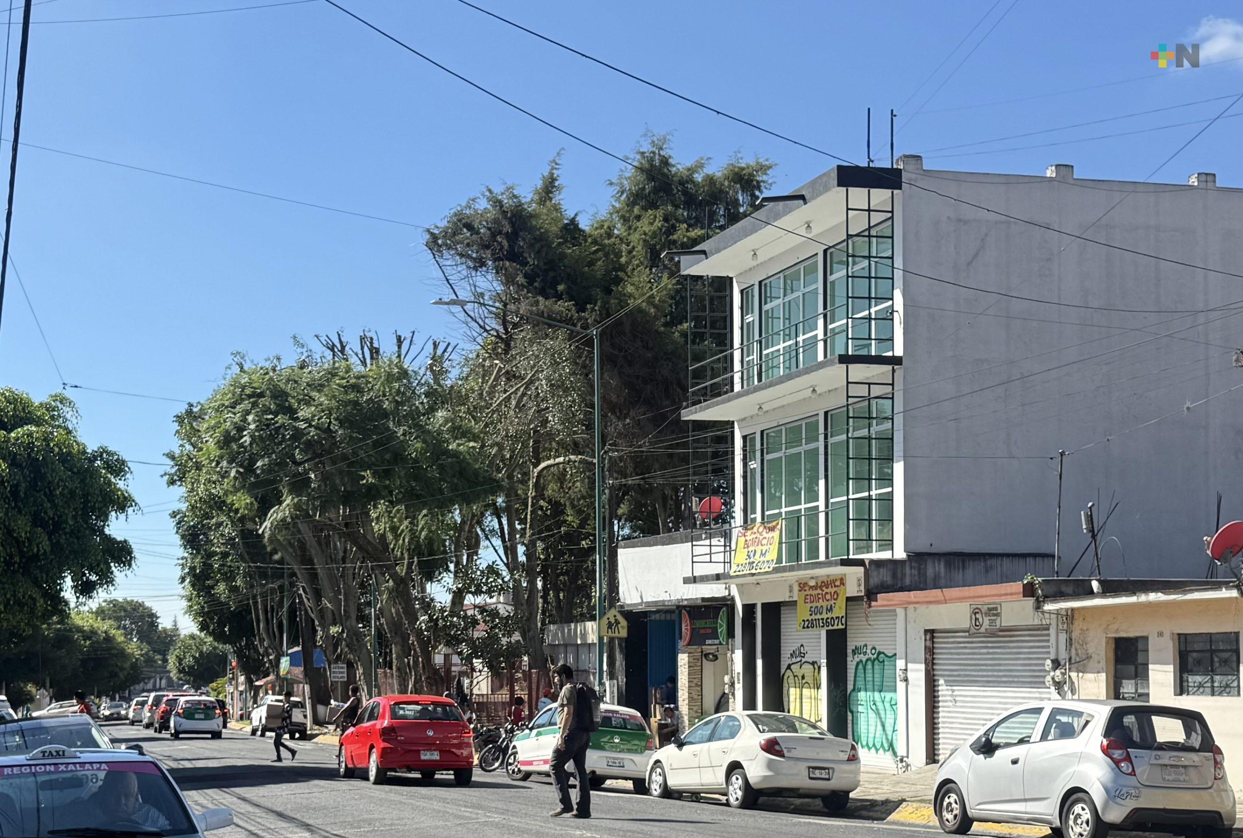 Cielo despejado a medio nublado con probabilidad de lluvias y tormentas aisladas por la tarde noche