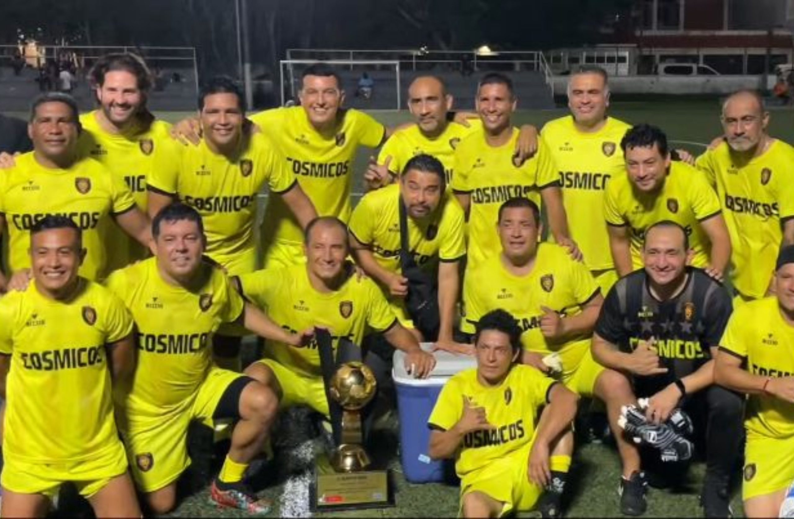 Cósmicos, campeón de la Liga Heroica de futbol para mayores de 40 años