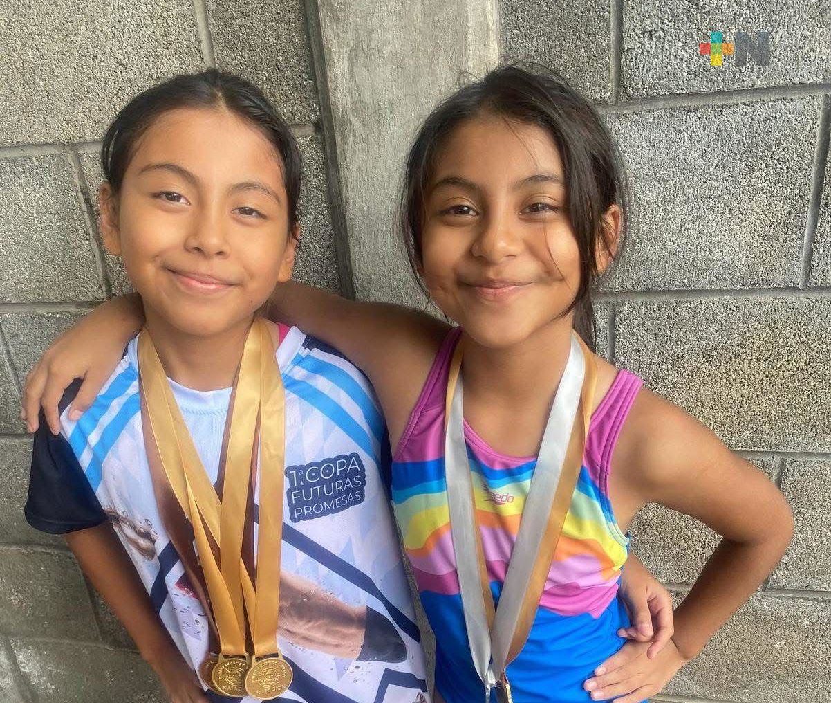 En Circuito Jarocho de Natación destacan dos pequeñas multipremiadas