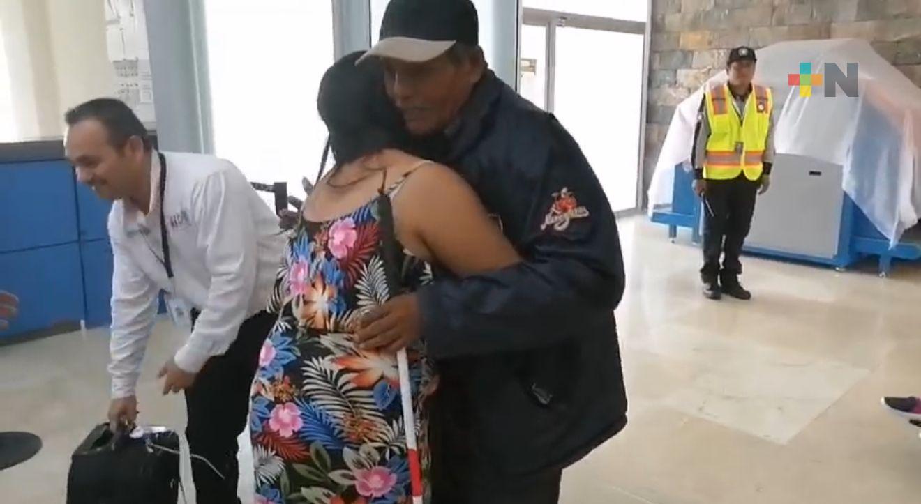 Después de 17 años, adulto mayor se reencuentra con su familia