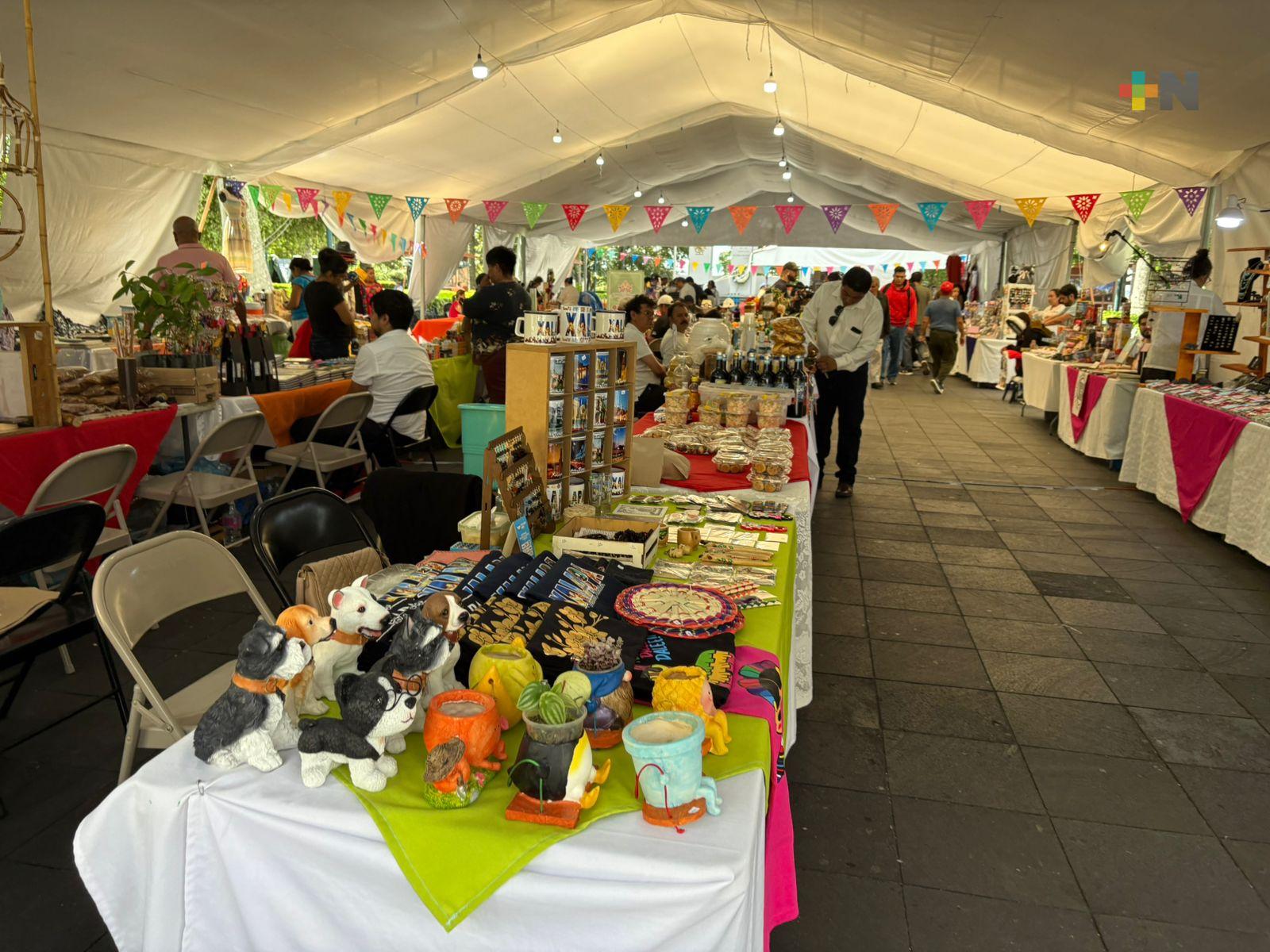El pabellón artesanal un éxito en Xalapa