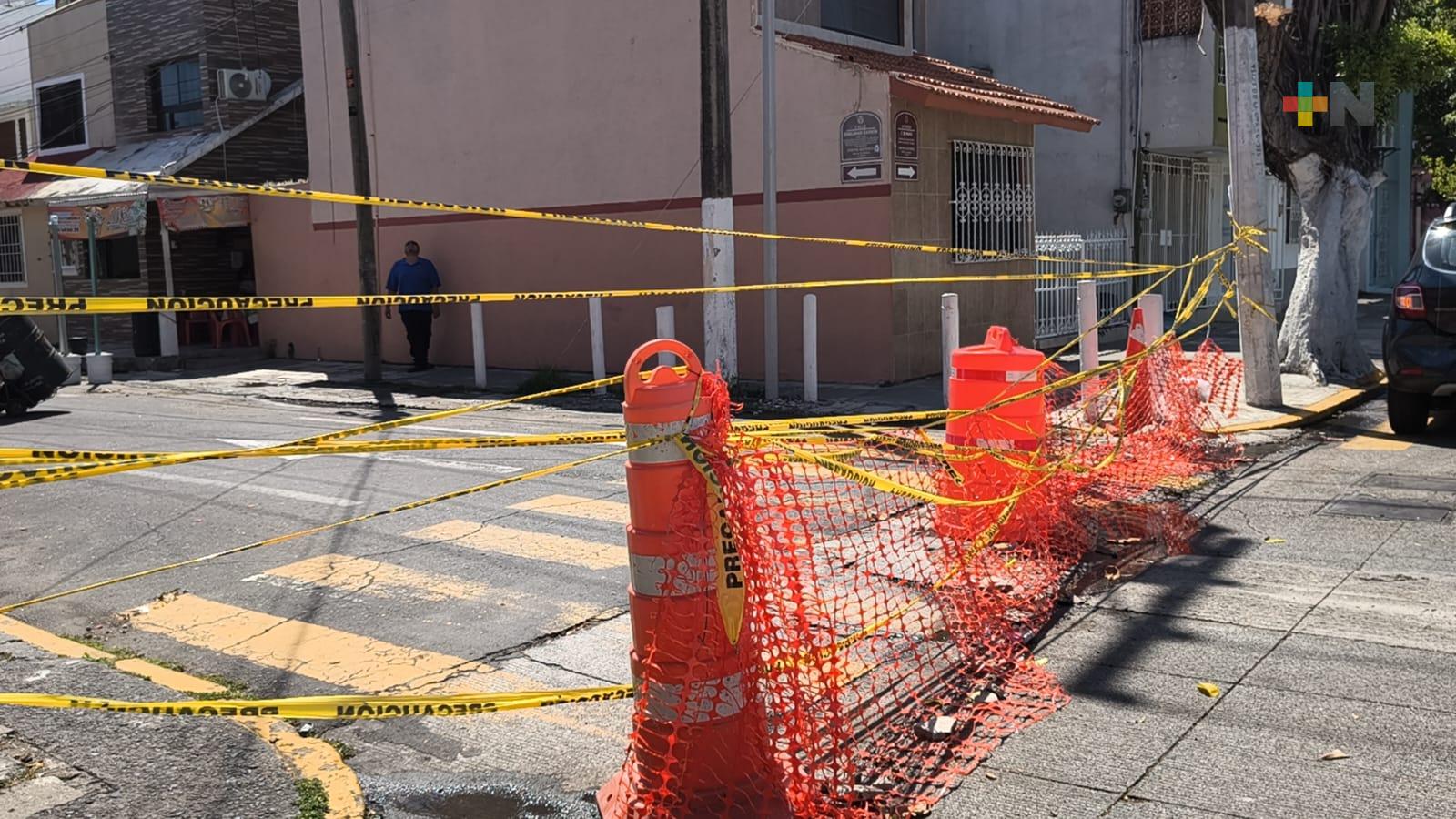 Sin atender caída de cables en Barrio de la Huaca