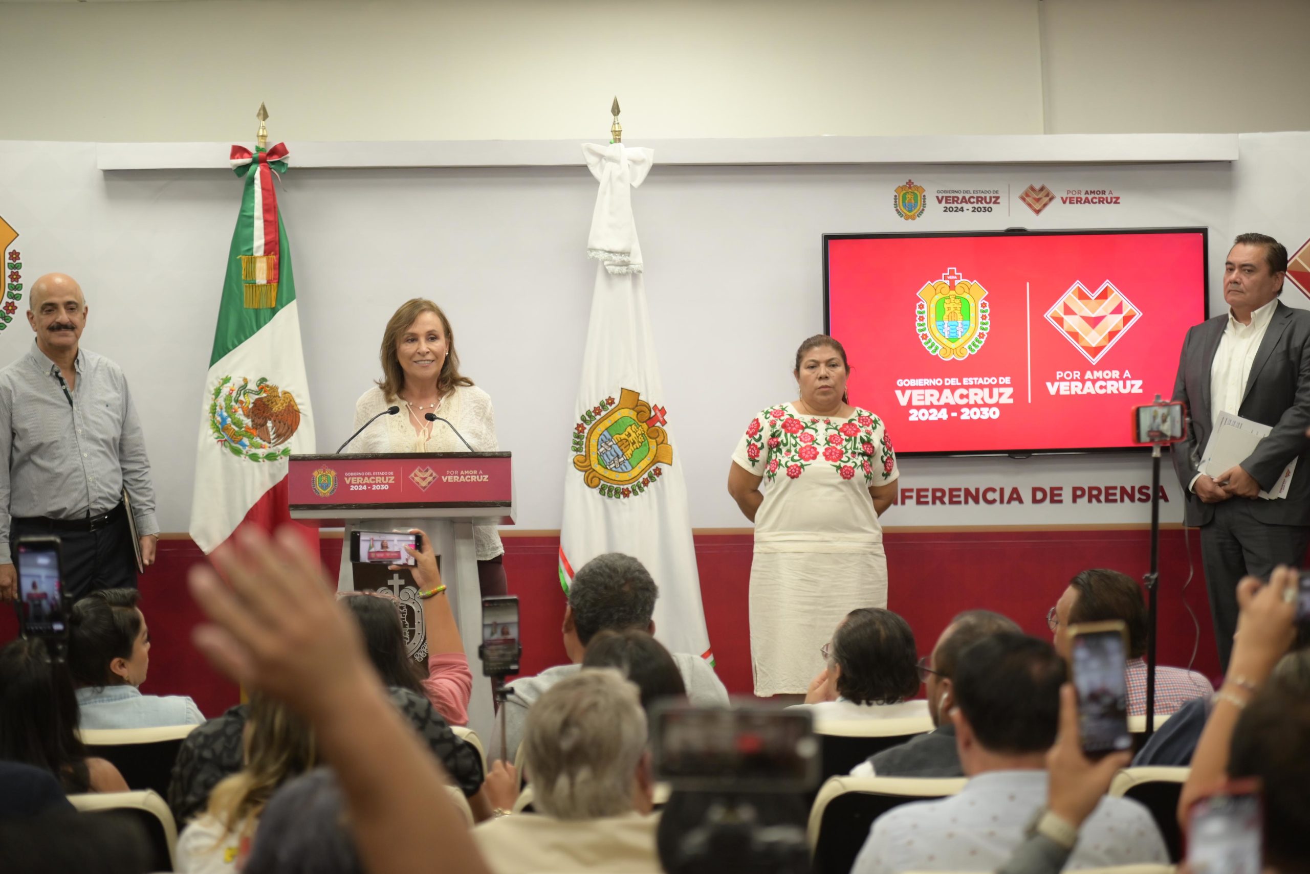Con inversión de 2 mil 537 mdp, SIOP rehabilita más de 900 km de vías: Gobernadora