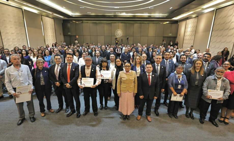 Renapo celebra 45 años e impulsa CURP biométrica en México