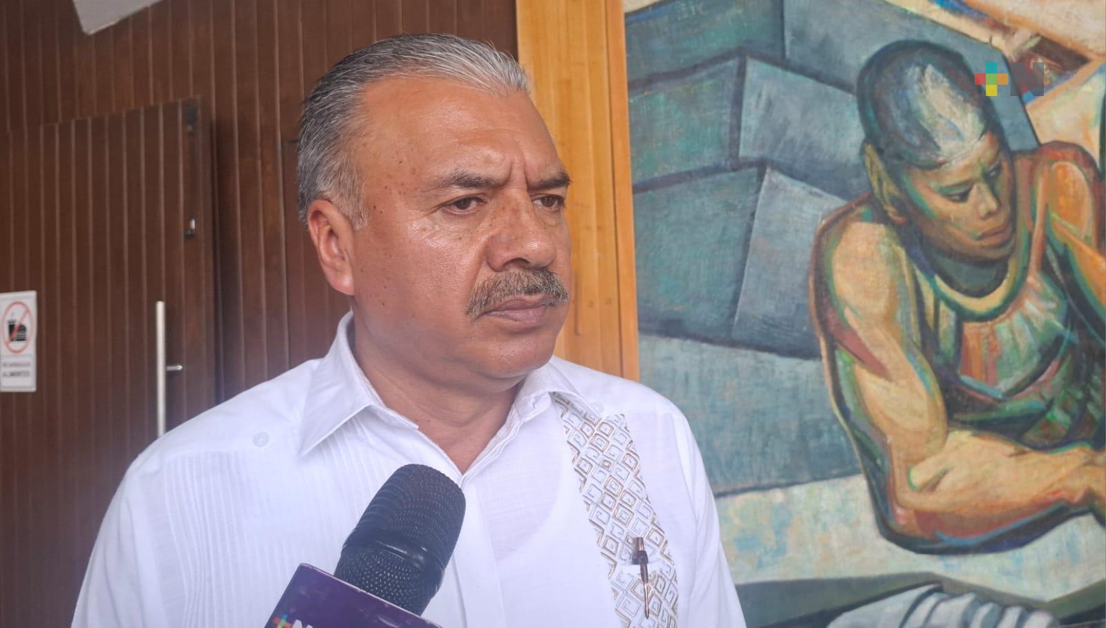 Maestros, listos con material y mobiliario para el regreso a clases