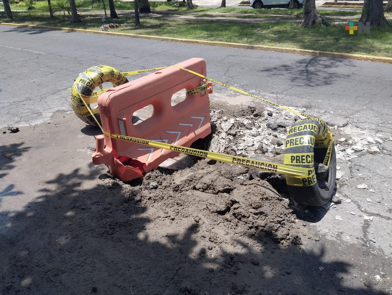 Dejan a medias reparación de socavón en colonia de Veracruz puerto