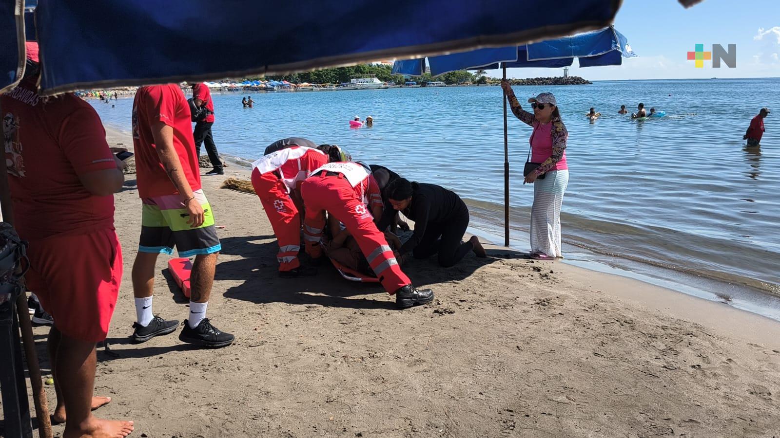 Salvan a turista de ahogarse en playa de Veracruz puerto