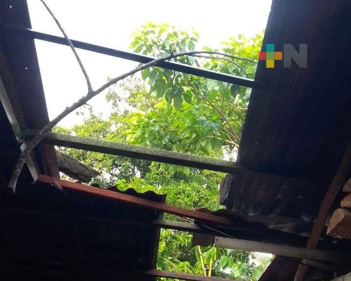 Tornado deja daños en viviendas de Texistepec