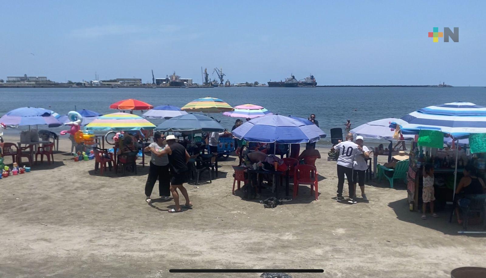 Turistas disfrutan fin de semana en el puerto de Veracruz