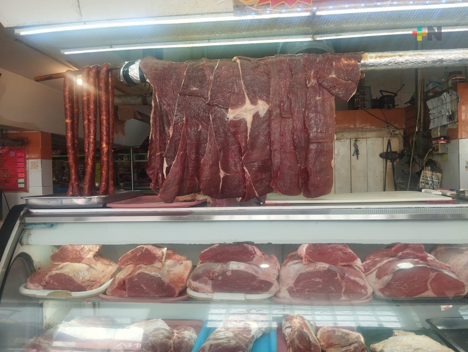Carniceros de mercado Hidalgo de Veracruz puerto esperan aumento de ventas en septiembre
