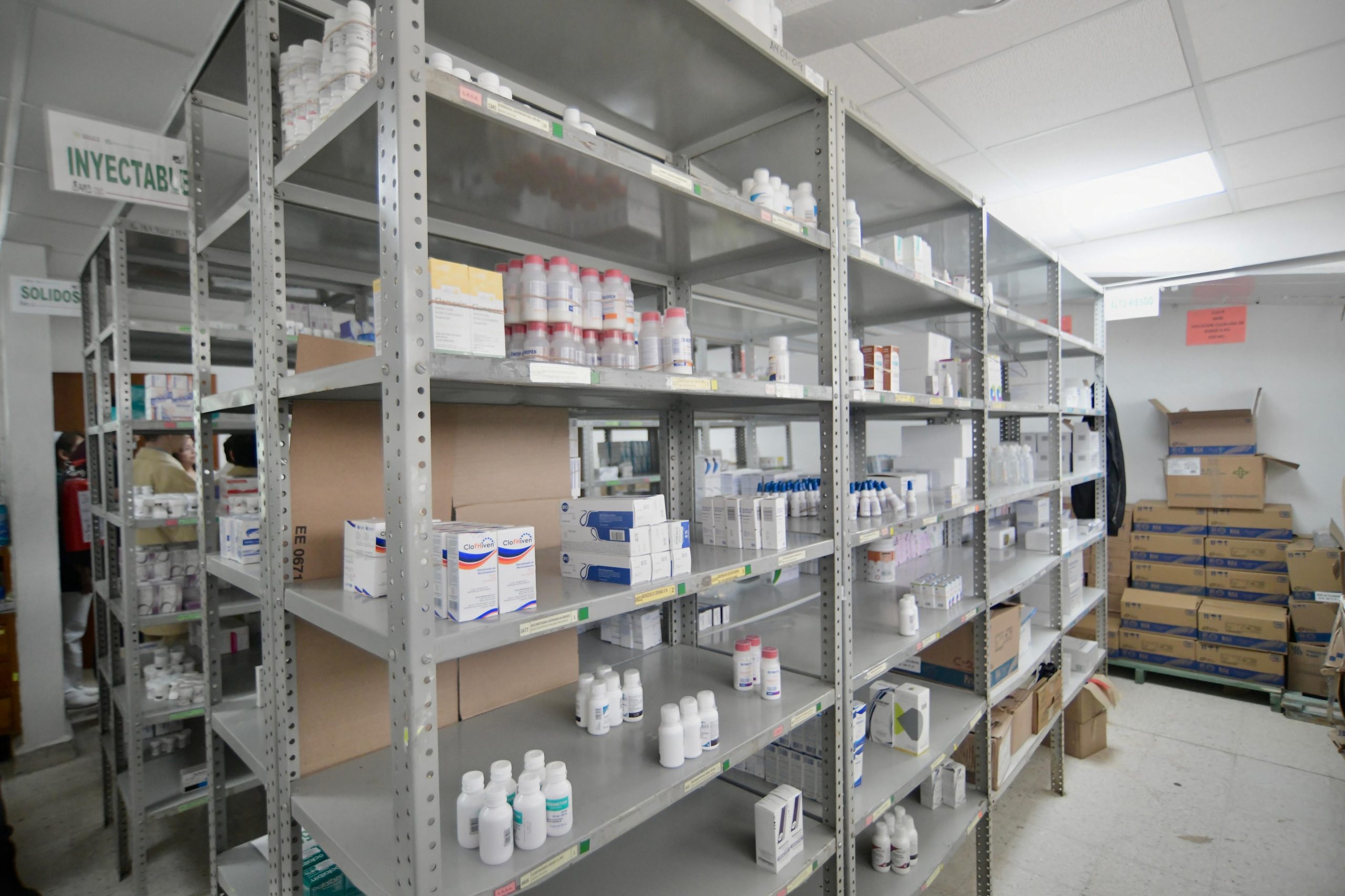 Exhiben a empresas que incumplen con entrega de medicamentos