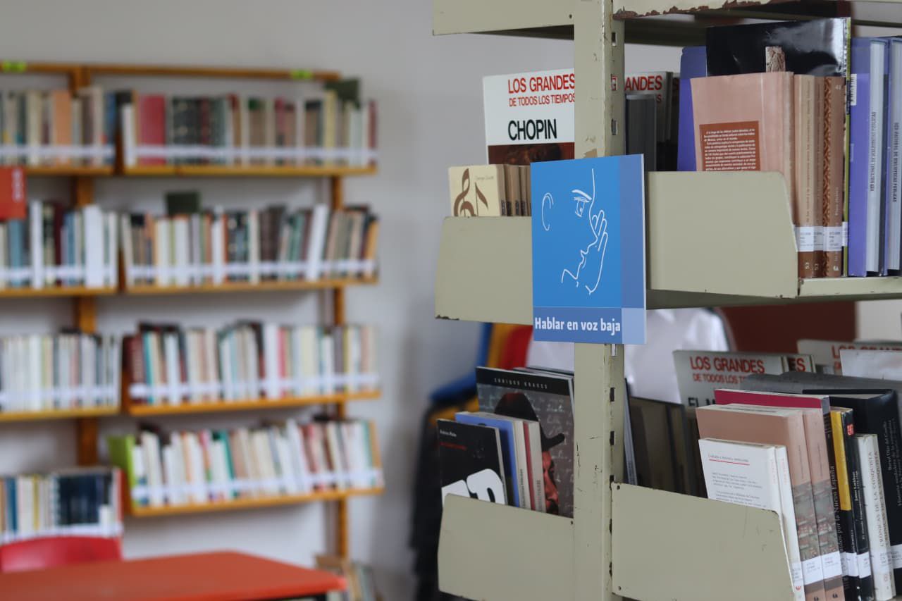 Inaugura SEV biblioteca pública municipal Tecamilla 7038 en Tomatlán