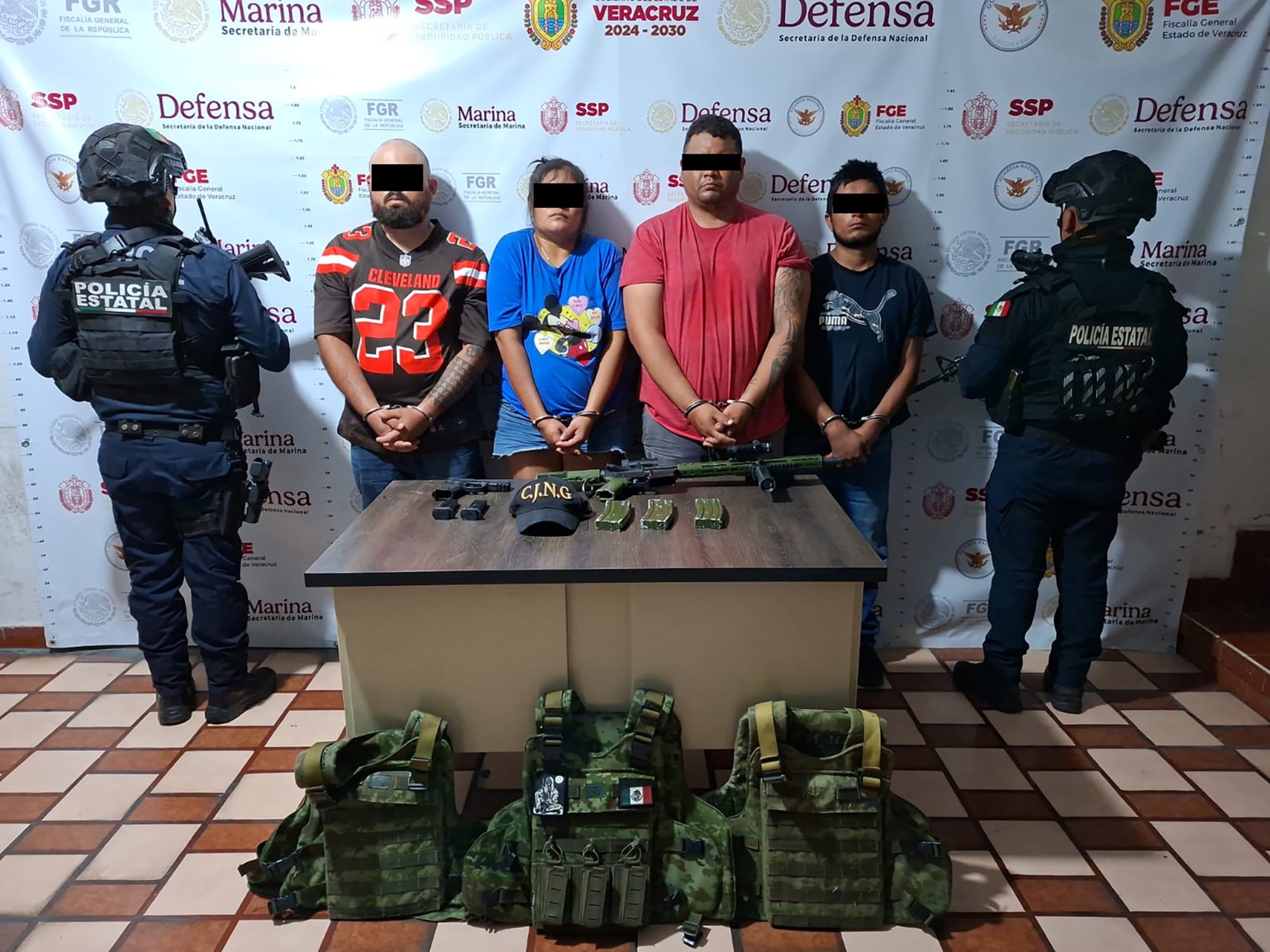 Decomiso de drogas, armas y vehículos durante operativos en 21 municipios