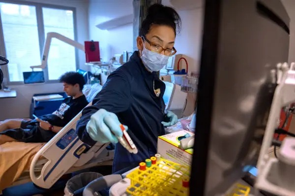 Tensión entre Estados Unidos y la ciencia médica