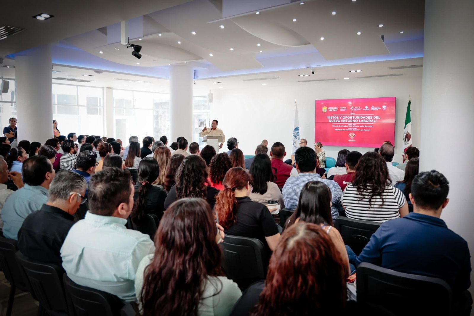 Concluye en Veracruz ciclo estatal de conversatorios sobre la Ley Silla
