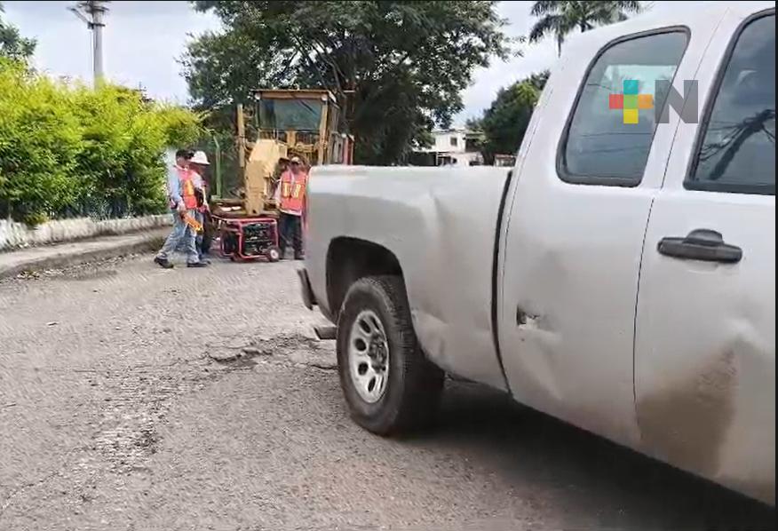 Habitantes de Atoyac festejan próxima rehabilitación de carretera