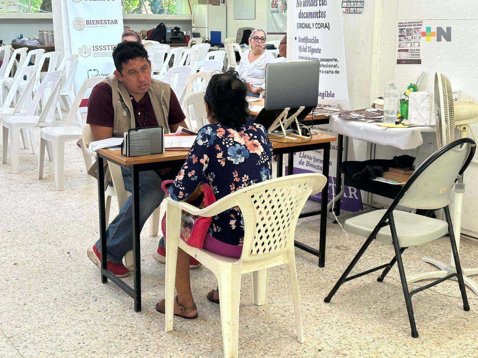 Inscripciones a pensiones del Bienestar continúan en Coatzacoalcos