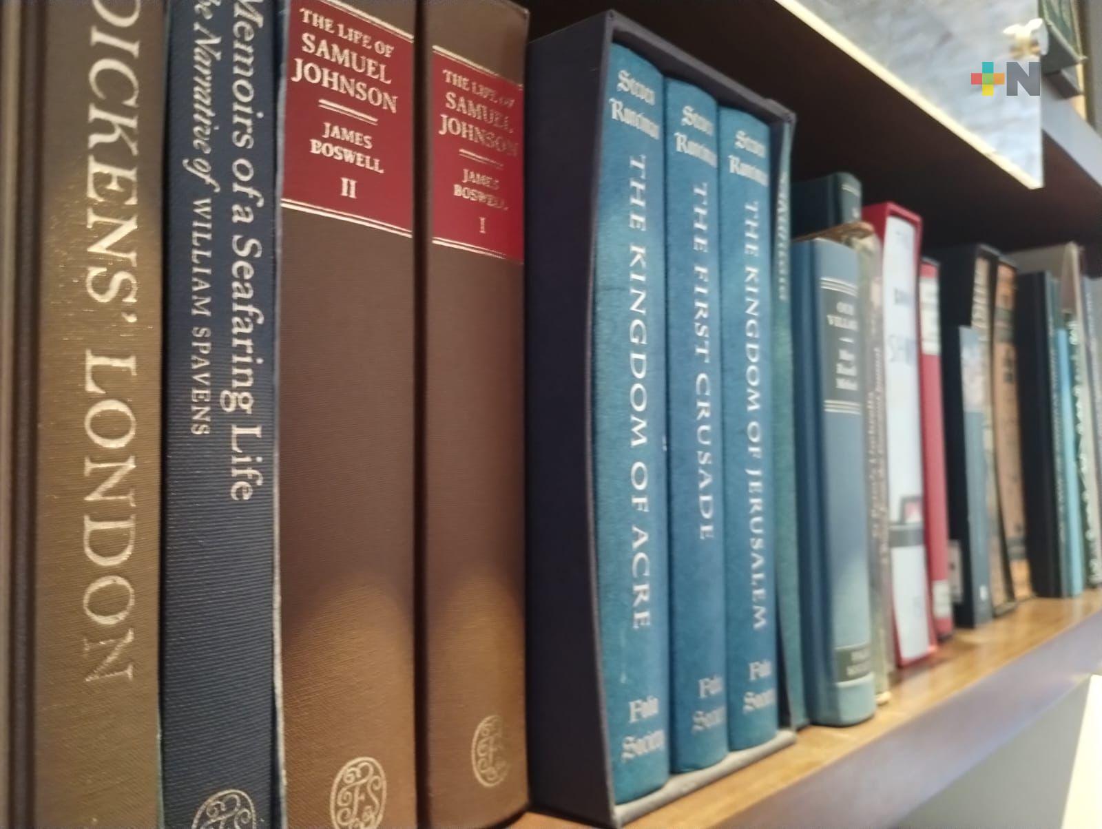 Bibliotecas de Xalapa se modernizan con material digital sin olvidar los impresos