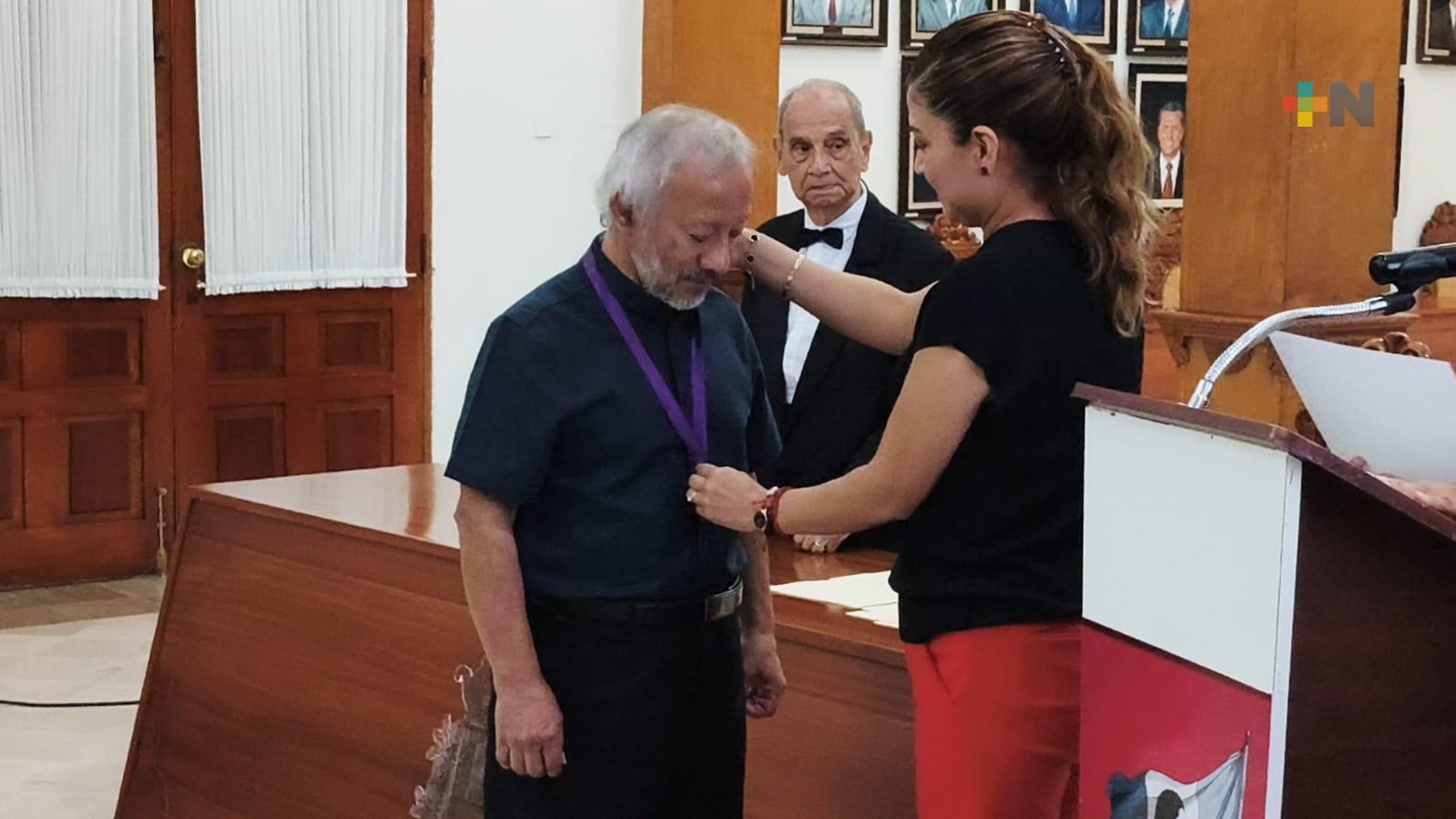 Cuatro mujeres y un hombre reciben medalla al mérito ciudadano en Córdoba