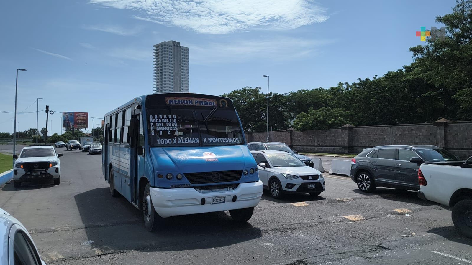 Protestan por aumento en costo de transporte público