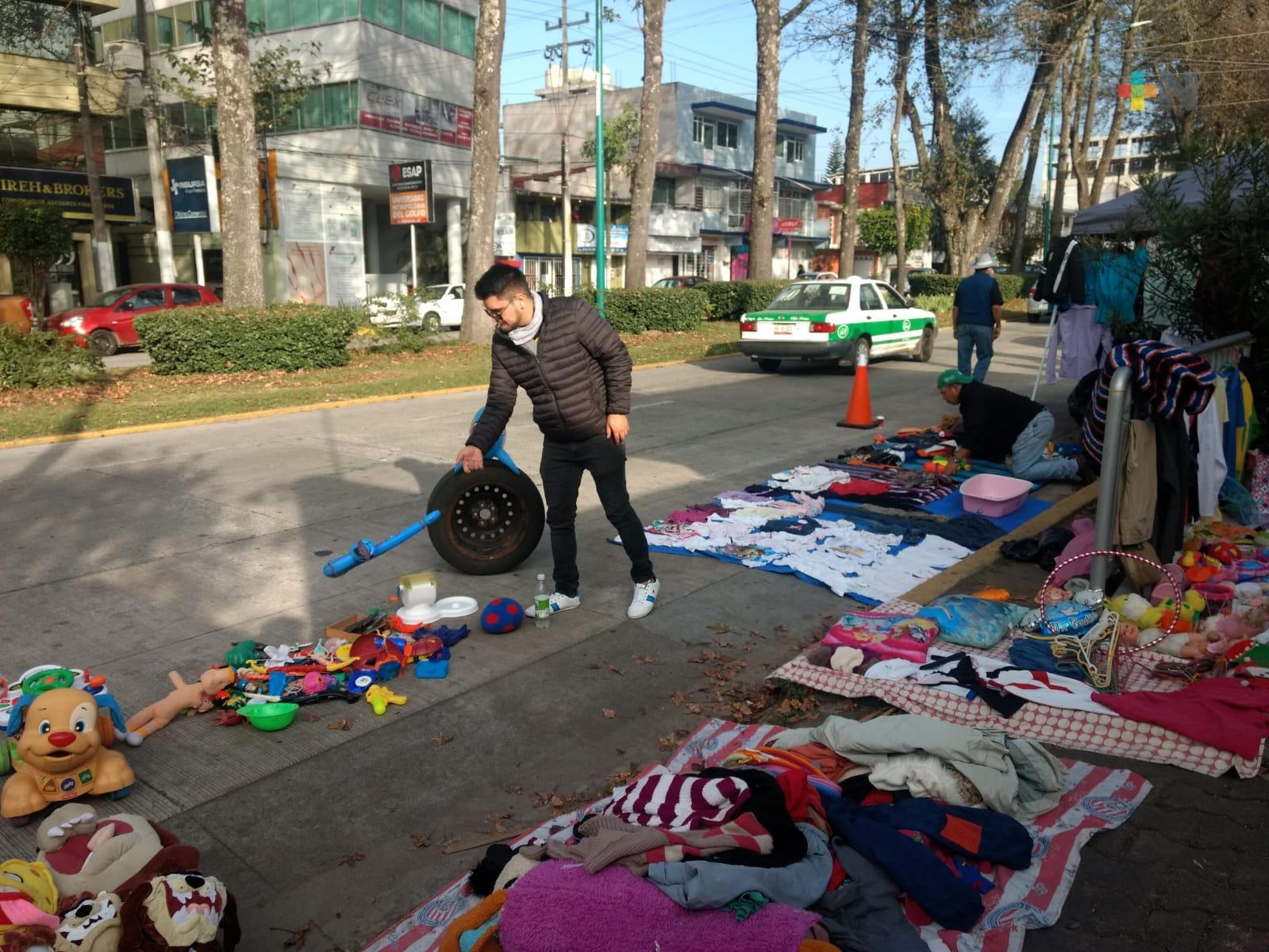 Venta de ropa y artículos de uso, alternativa para solventar gastos escolares