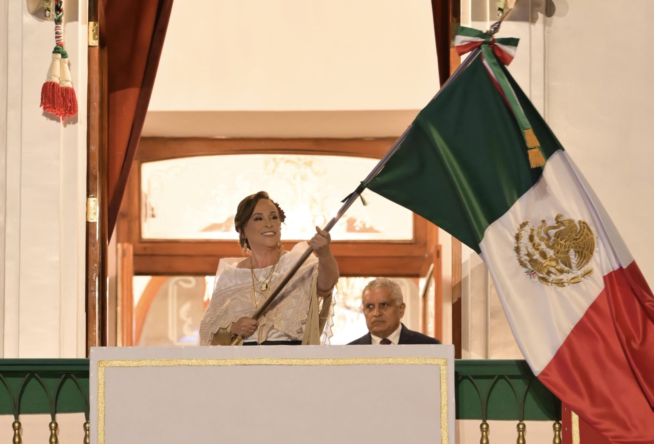 Rocío Nahle hace historia al dar el Grito de Independencia como primera gobernadora de Veracruz