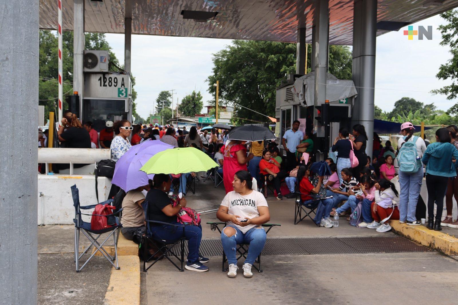 Bloqueos en puentes de la Cuenca del Papaloapan causan caos vial y afectan a la comunidad escolar
