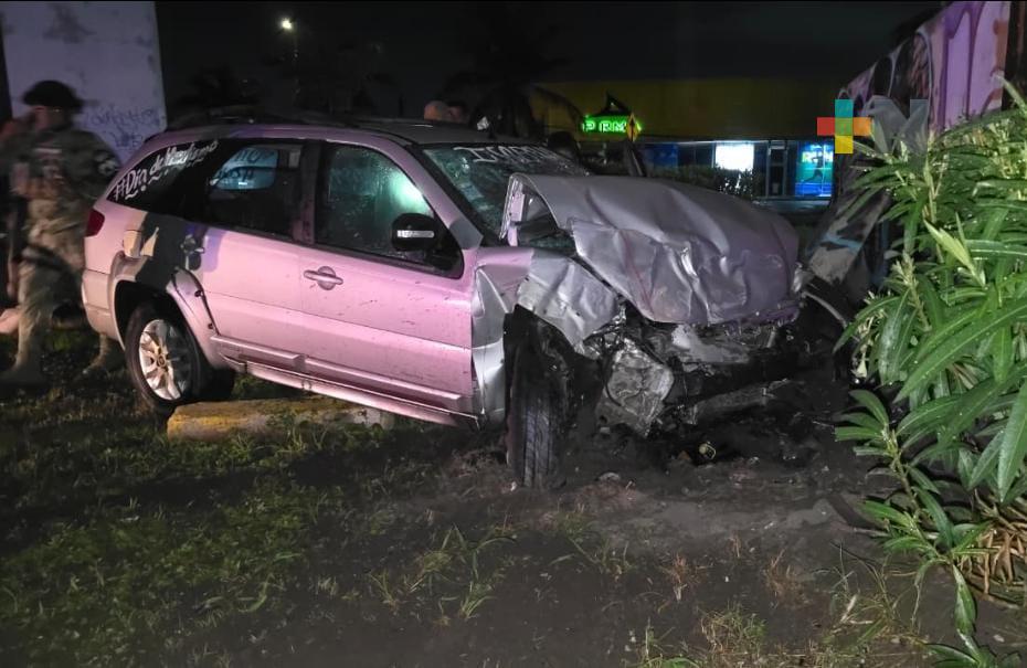 Accidente en distribuidor vial de la Boticaria deja tres personas lesionadas