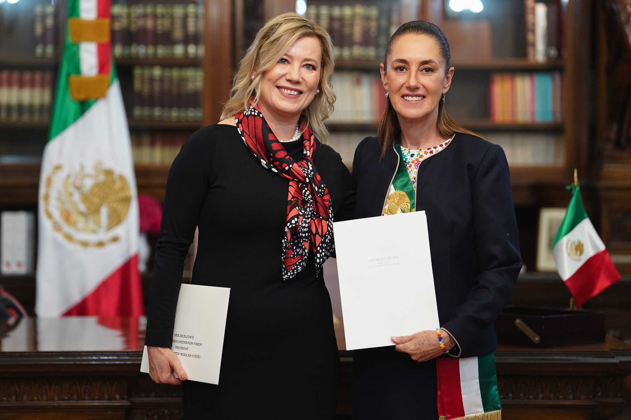 Claudia Sheinbaum recibe cartas credenciales de embajadores