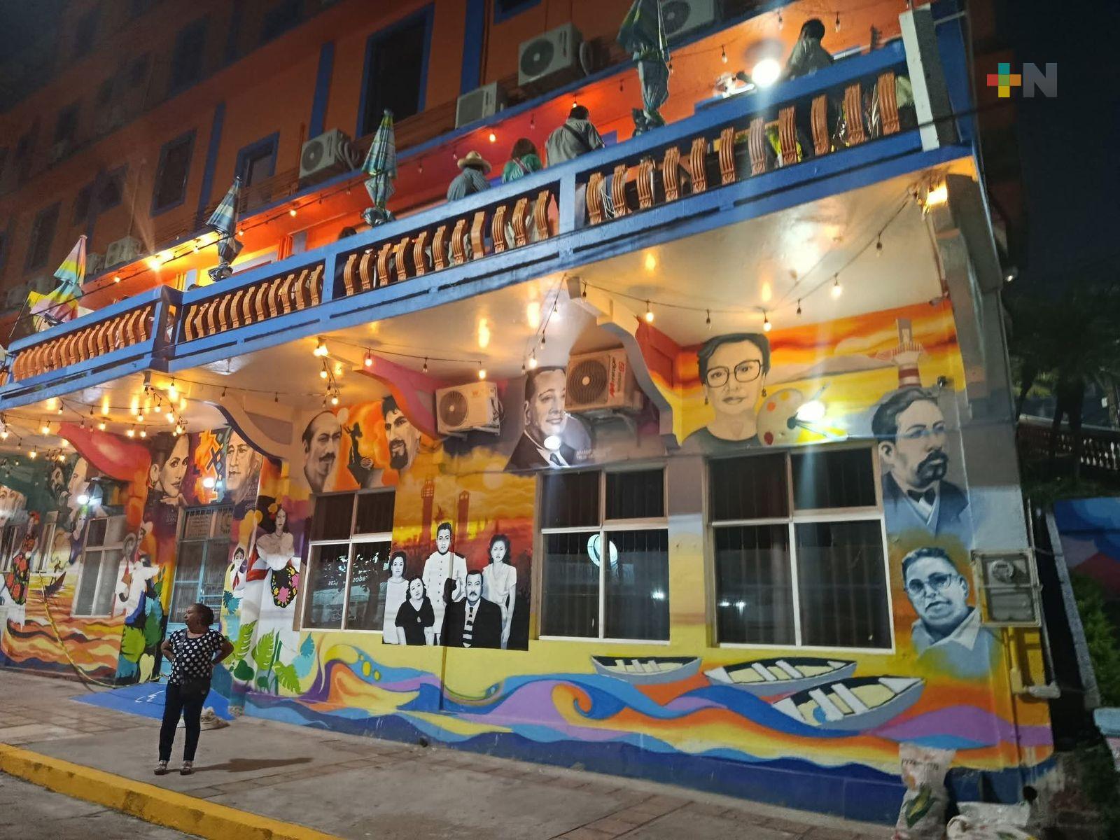 Coatza estrena mural «Añoranza Cultural Porteña»