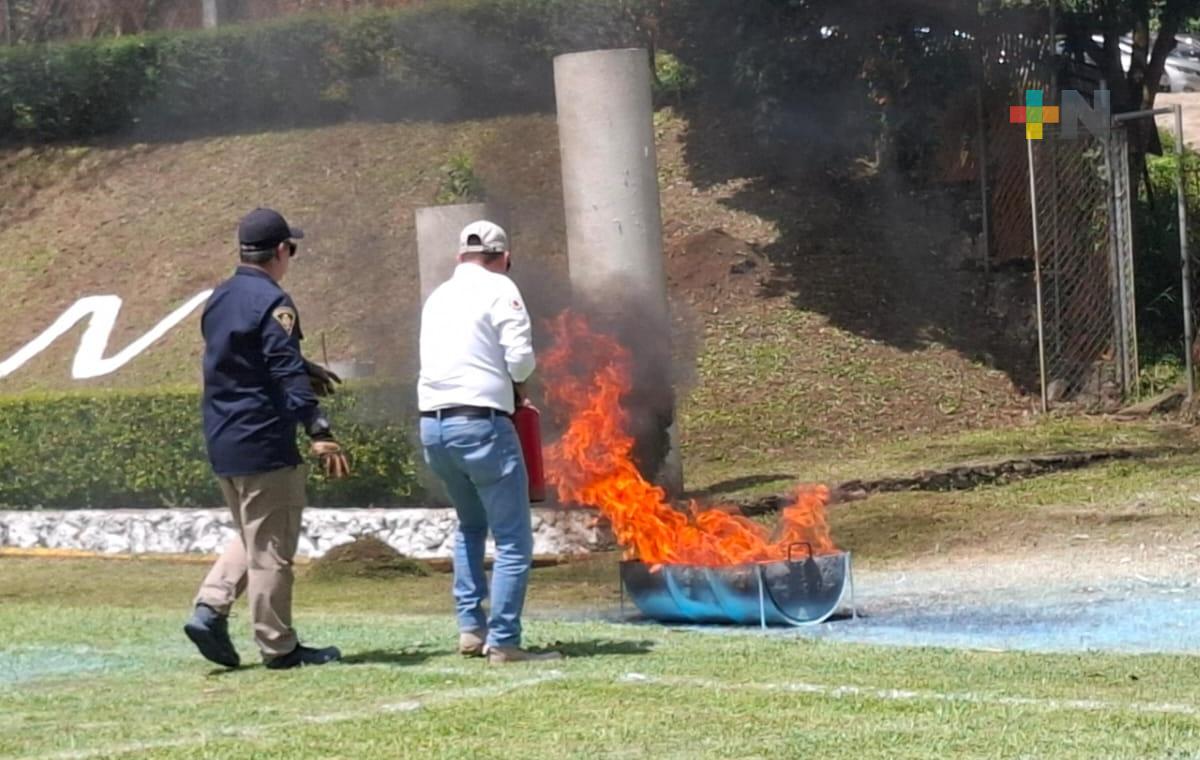 Capacitan a personal de Sefiplan sobre uso y manejo de extintores