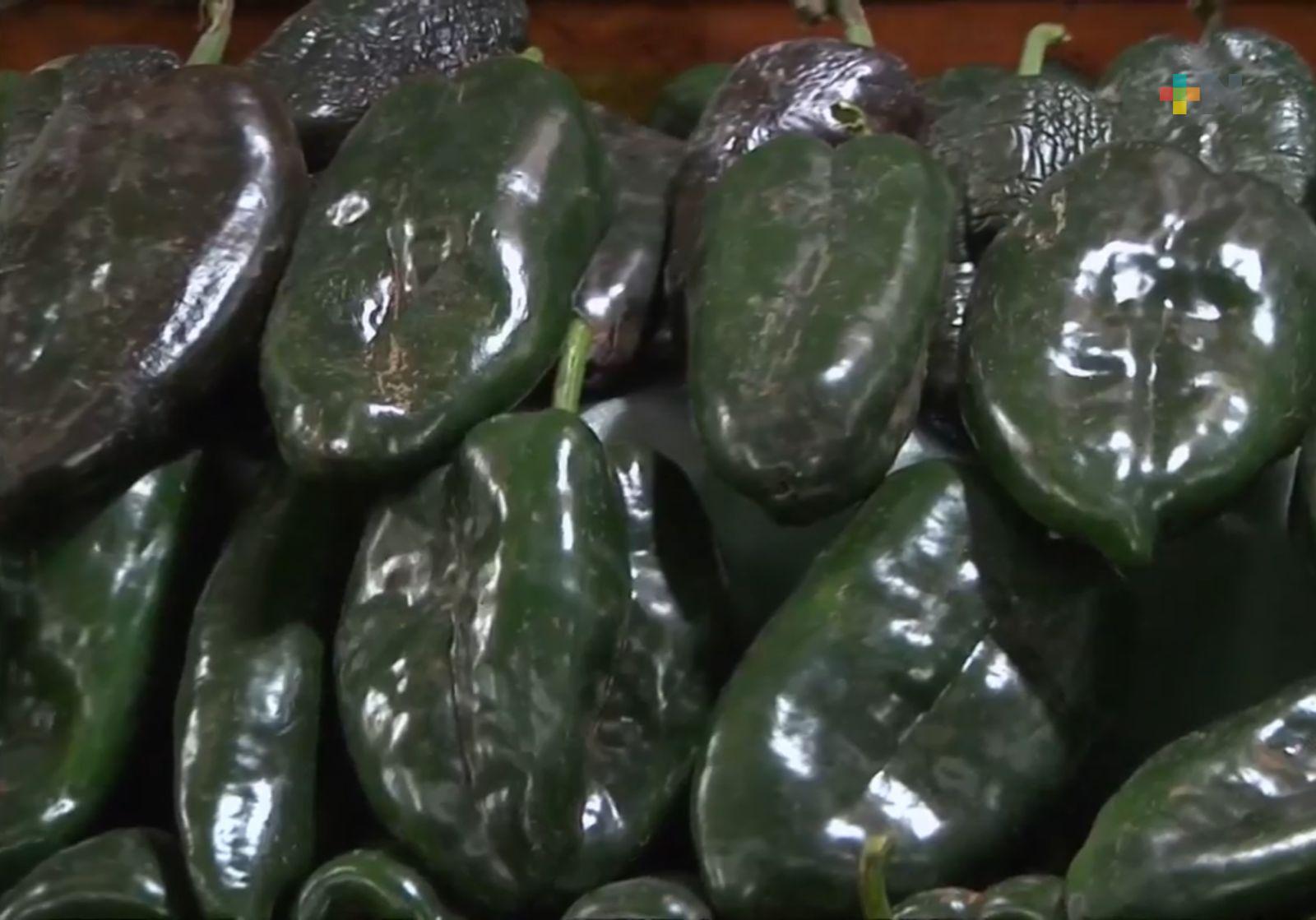 Profeco presenta precios mínimos y máximos de chile poblano y granada roja