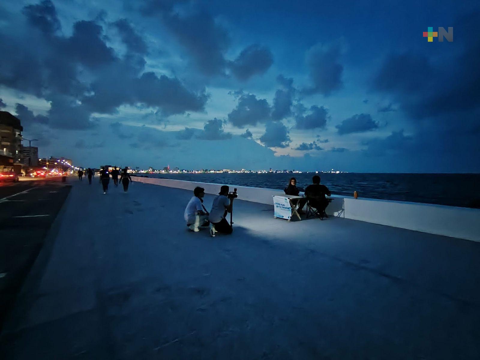 Charlas de Banqueta es un proyecto que ofrece escucha y acompañamiento gratuito que promueve la salud mental