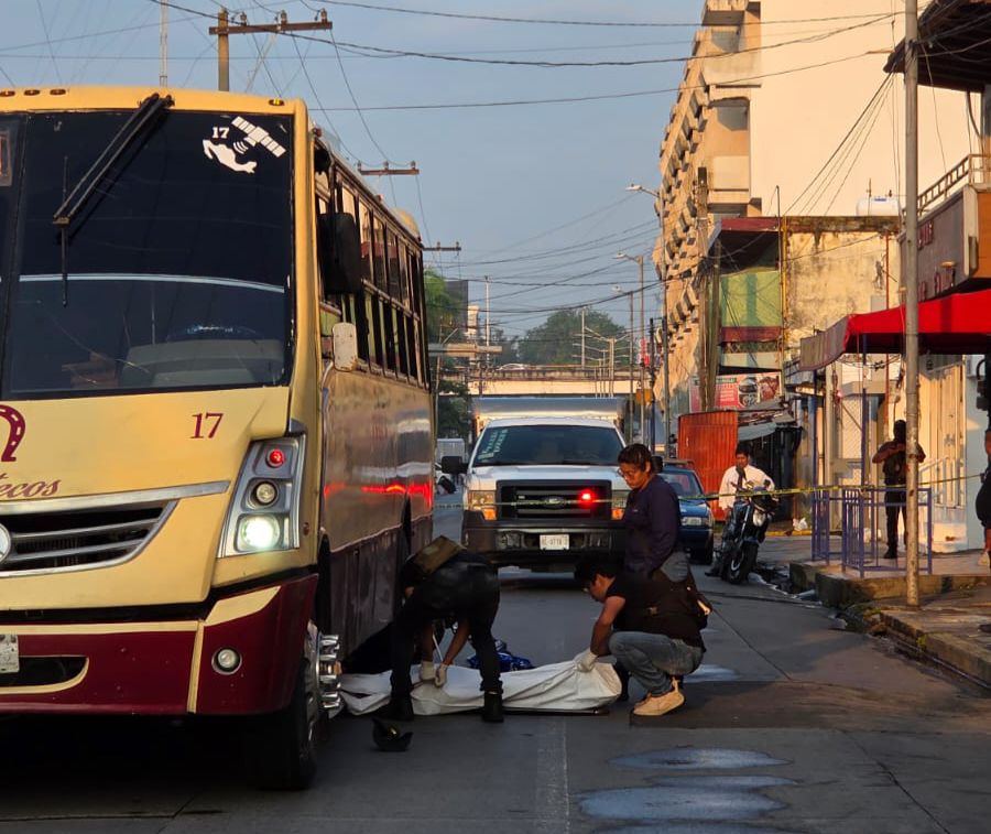 Muere motociclista al chocar contra autobús en Veracruz puerto