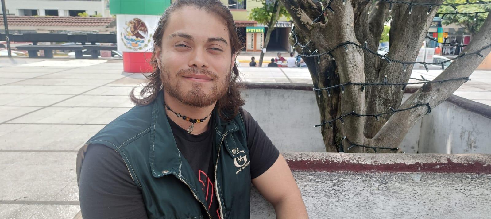 Deivid Bueno presenta su tercer libro «Llévame al río», una recreación de La Llorona