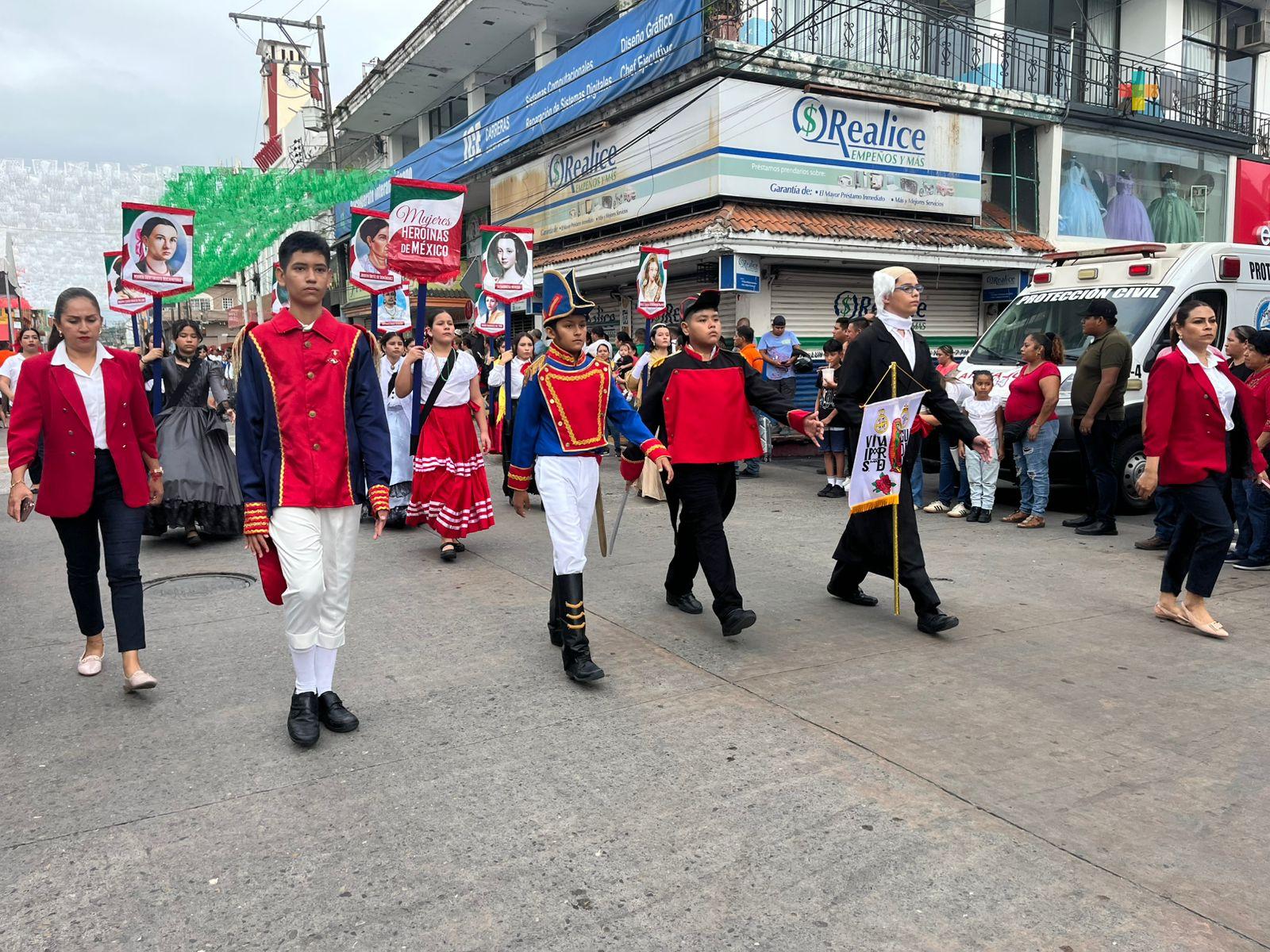 Desfile conmemorativo por el 16 de septiembre en Martínez de la Torre