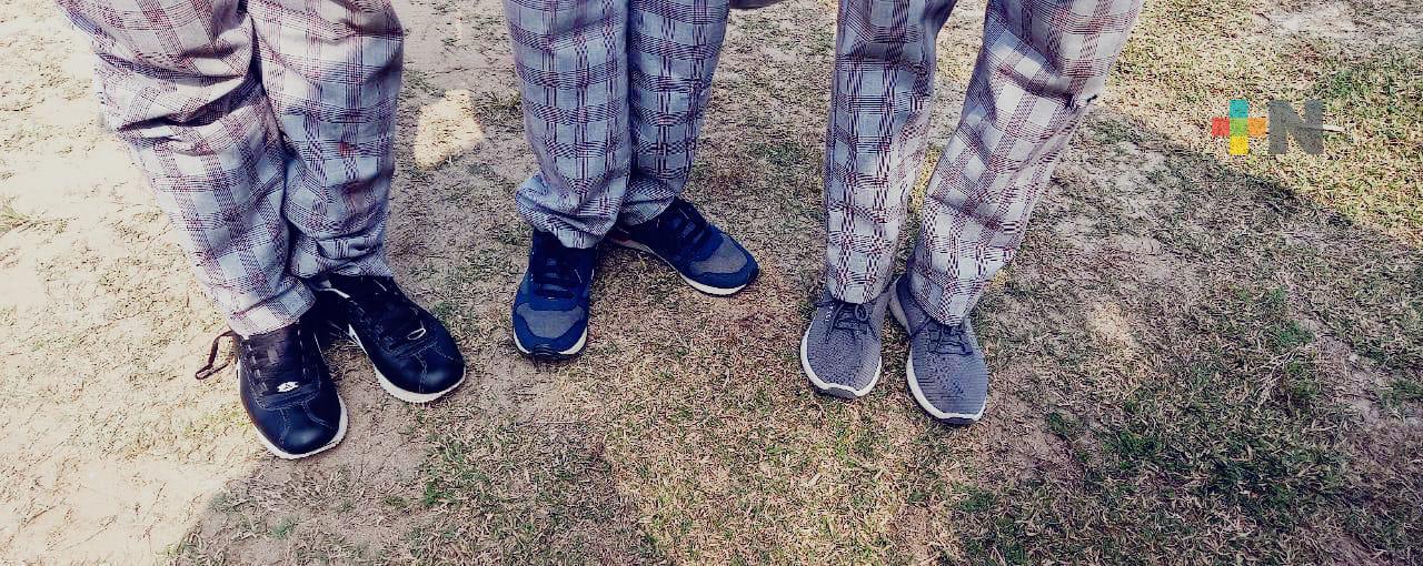Maestros hacen acopio de calzado en buen estado para estudiantes