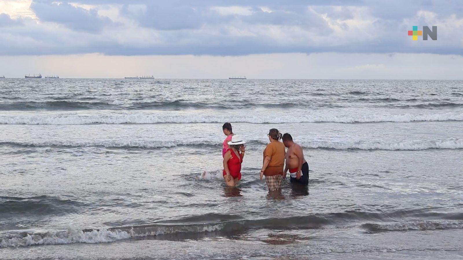 Aprovechan puente vacacional para disfrutar de Veracruz