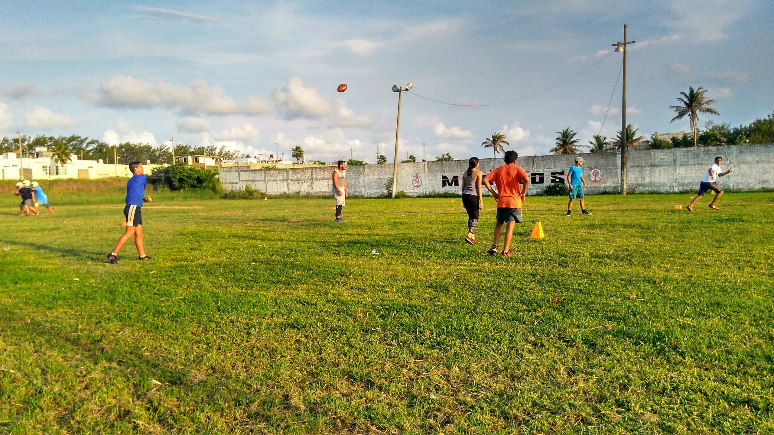 En Coatza resurge futbol americano para infantes; se forma equipo «Perros negros»