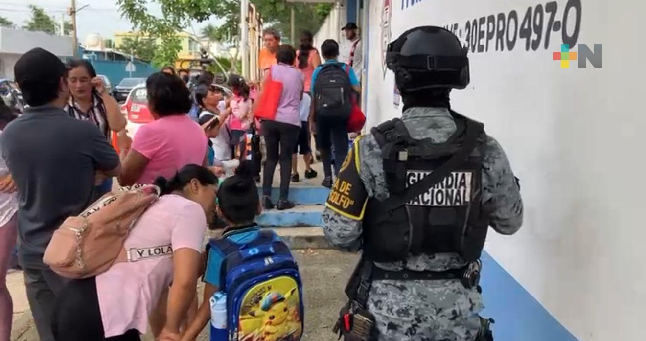 Bajo el resguardo de GN reinician clases en primaria de Coatzacoalcos