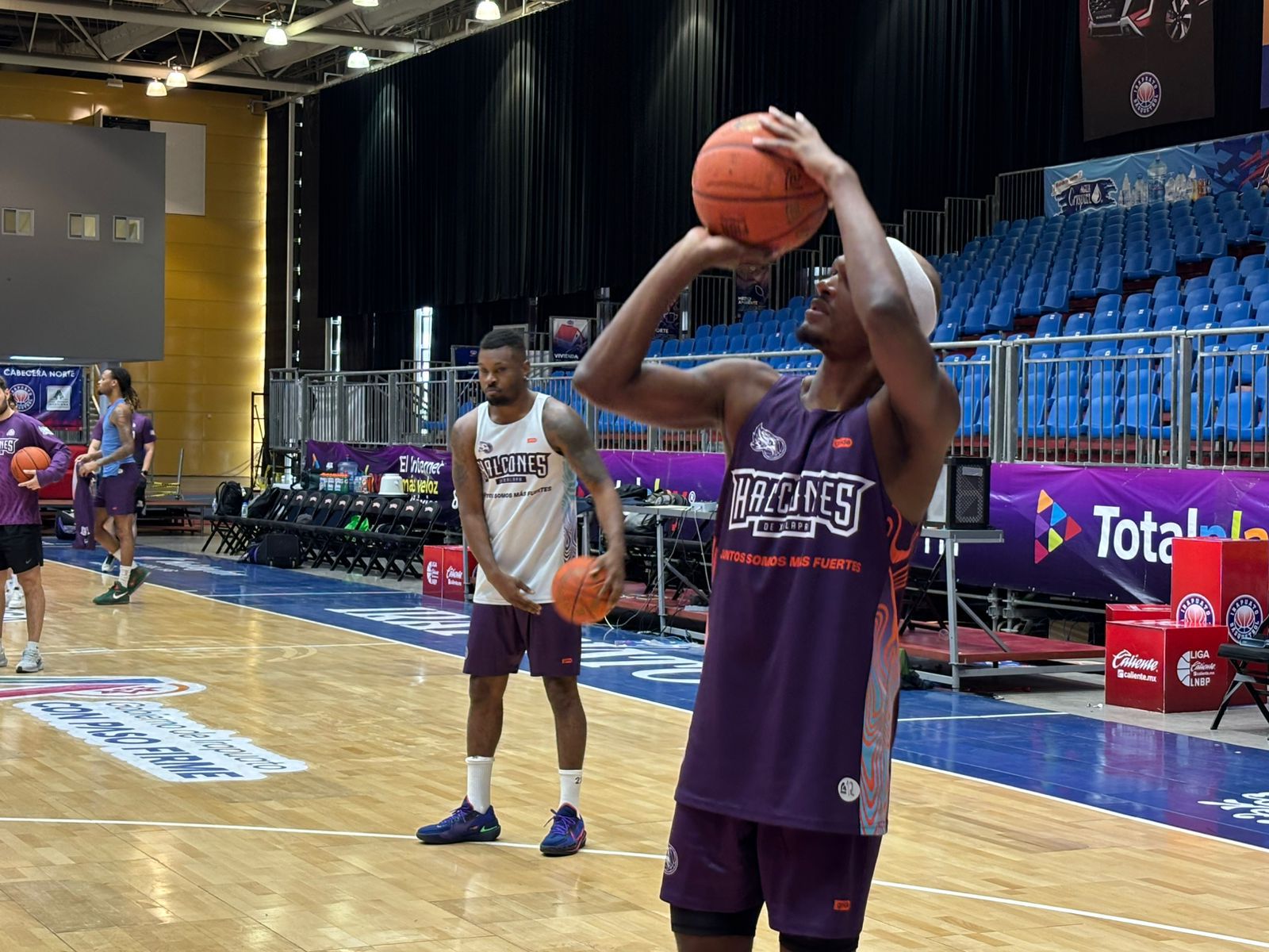 Halcones de Xalapa visita al penúltimo de la LNBP