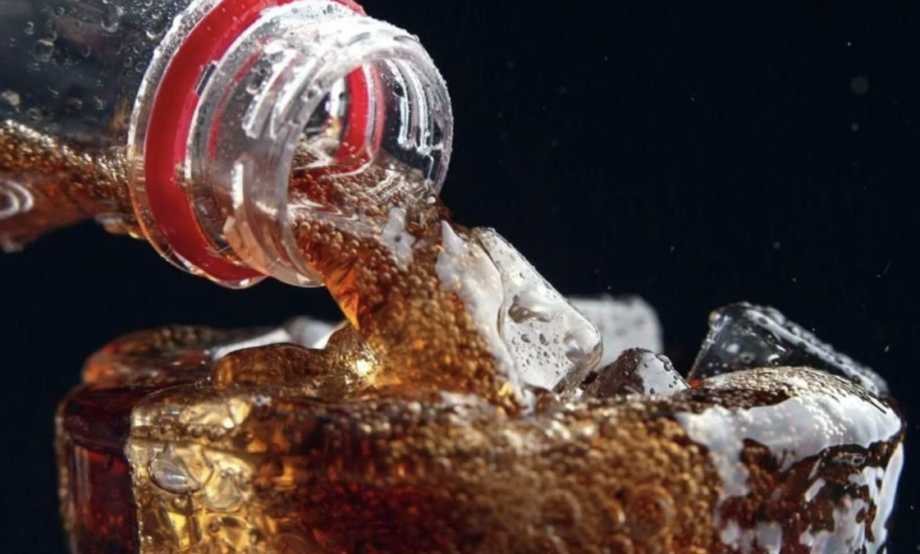 Gobierno prevé reducir 7% el consumo de bebidas azucaradas